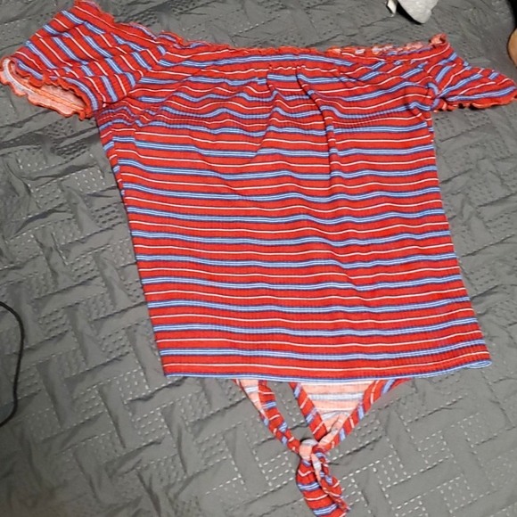 Rue 21 t-shirt - Picture 2 of 3